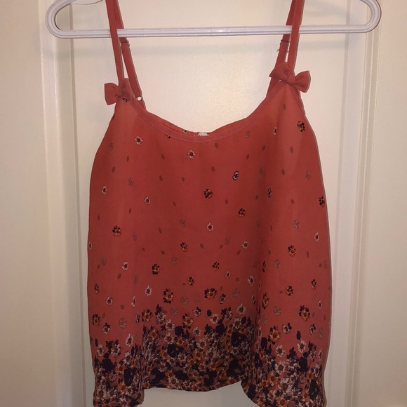 3/$15 Cute Flower Print Top 💐💐 - Picture 1 of 3